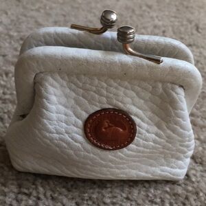 White Leather Kiss-Lock Coin Purse with Leather Emblem